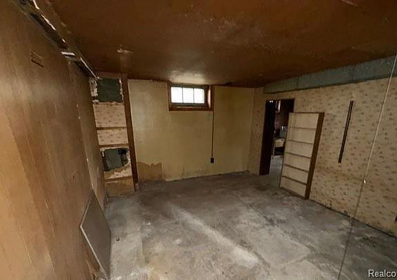 3rd image of 628 N Perry St
