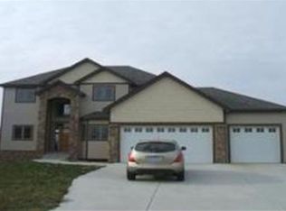 1011 Fairway Ct SE, New Prague, MN 56071