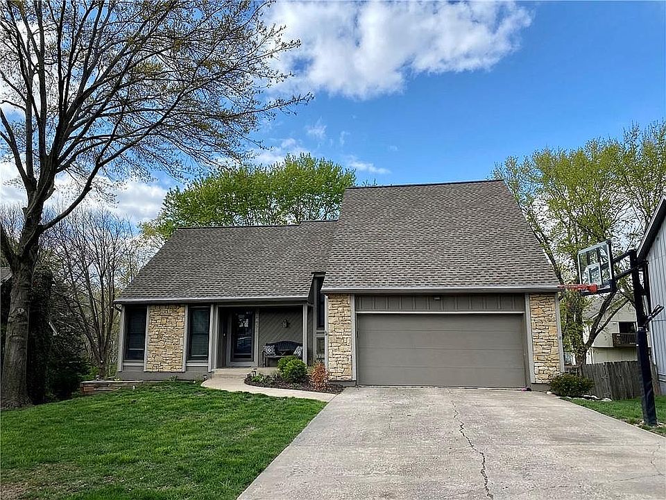 Wonderful 1.5 Story Home!