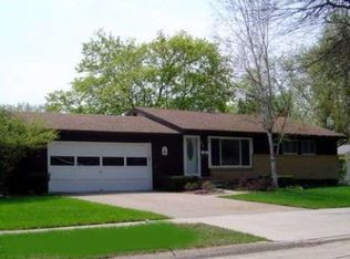 302 Buchanan Dr, Midland, MI