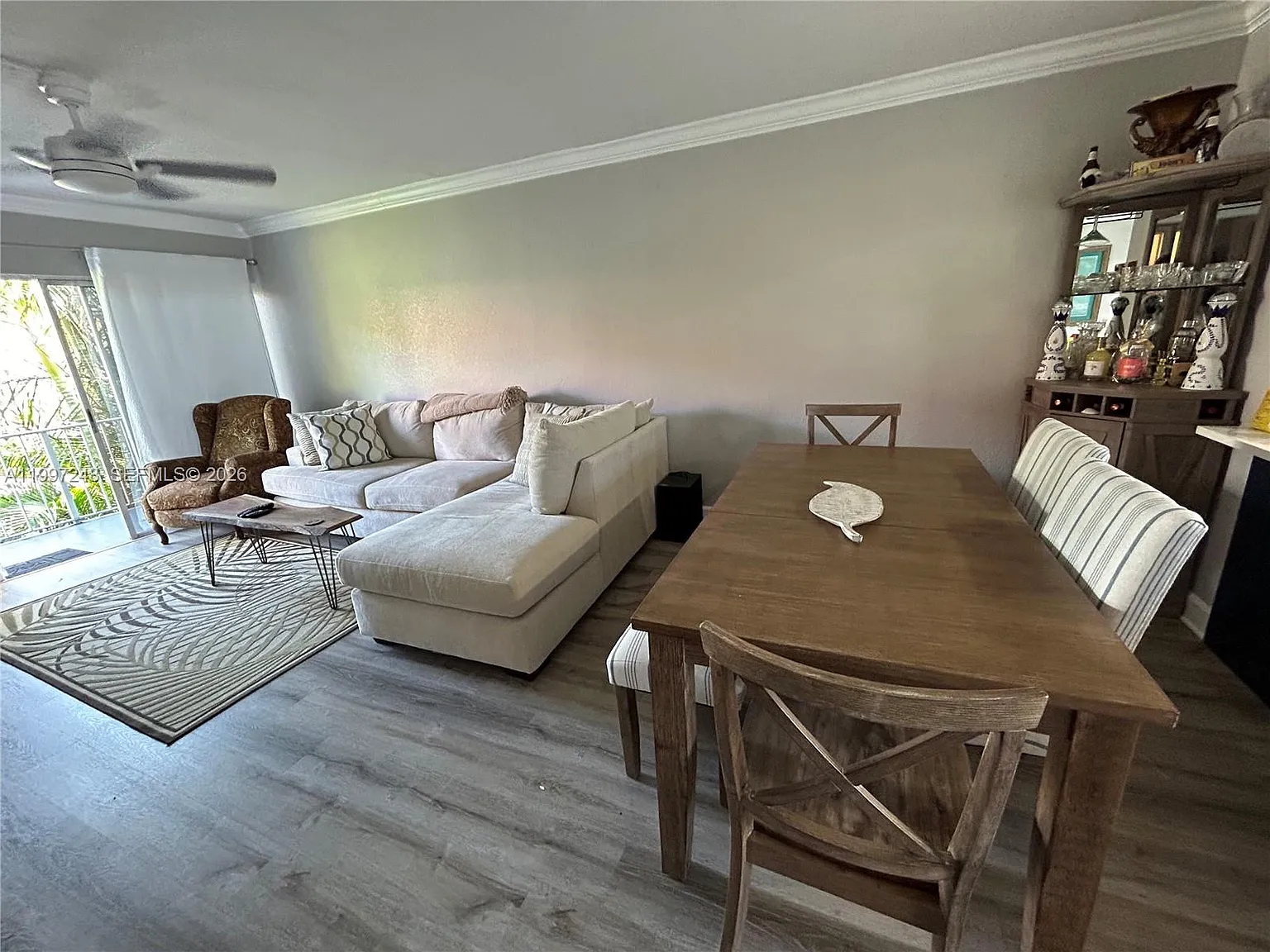 Lori-Lynn Condo — Photo 2