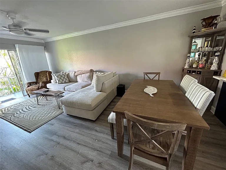 725 Hummingbird Way #212 — Photo 2