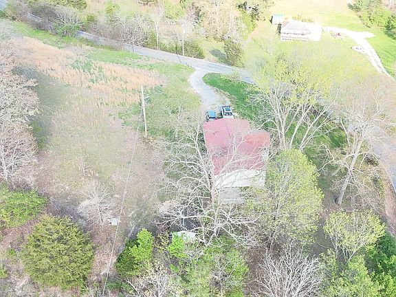 2nd image of 809 Emery Rd