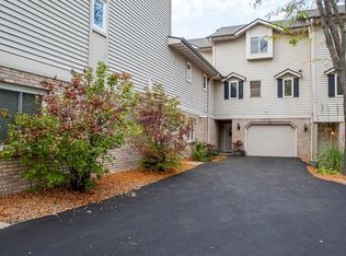 426 Meadowridge Cir, Lake Mills, WI 53551
