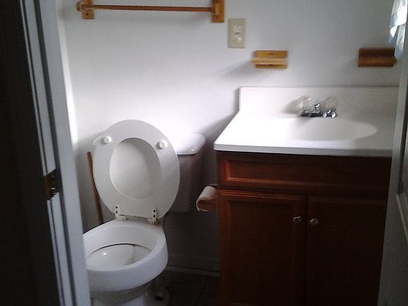 Master bed. 1/2 bath 