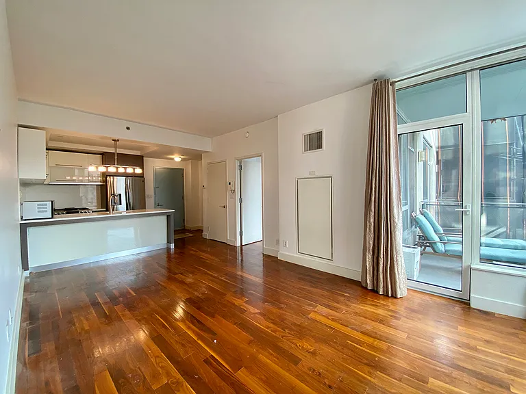 214 N 11th St #5U — Photo 3