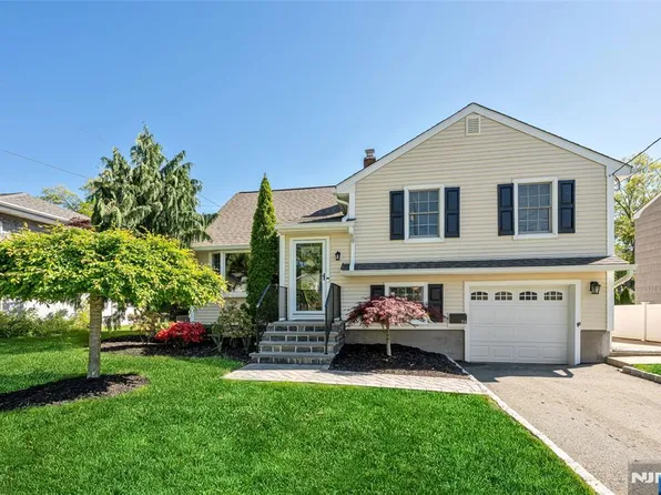 114 Summit Ave, Waldwick, NJ 07463