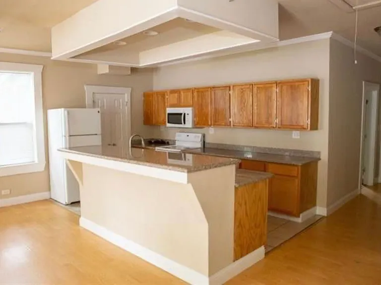 128 E Gregg St — Photo 2