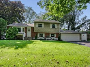 42 Brand Dr, Huntington, NY
