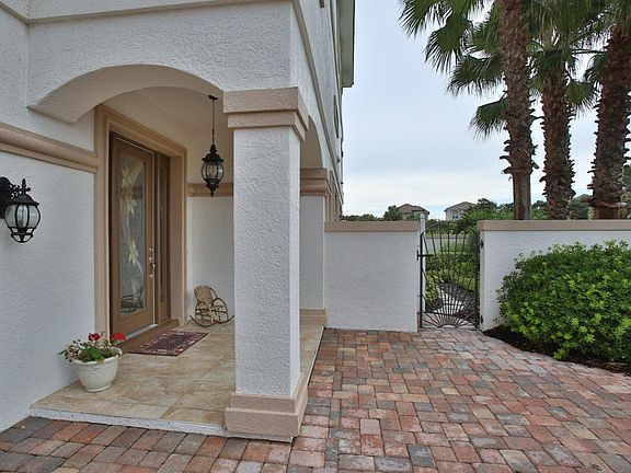 2nd image of 301 Ocean Crest Dr