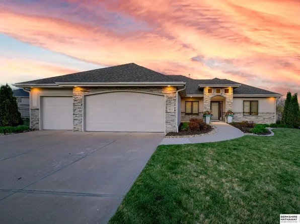 1611 S 207th St, Elkhorn, NE 68022
