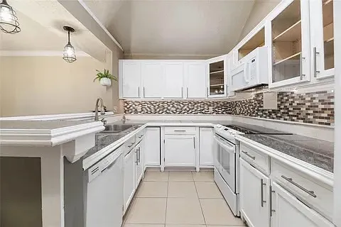 3848 Dalston Ln — Photo 11