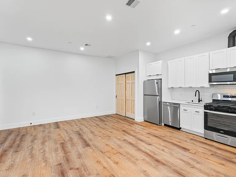 708 N 43rd St #2 — Photo 18