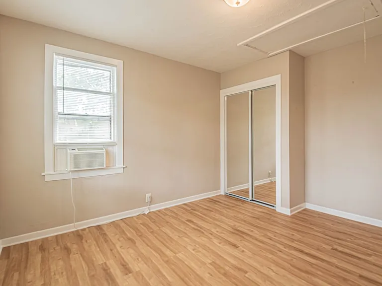 203 Beatrice St — Photo 14