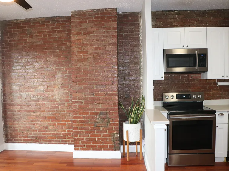 320 Warren St #2 — Photo 10