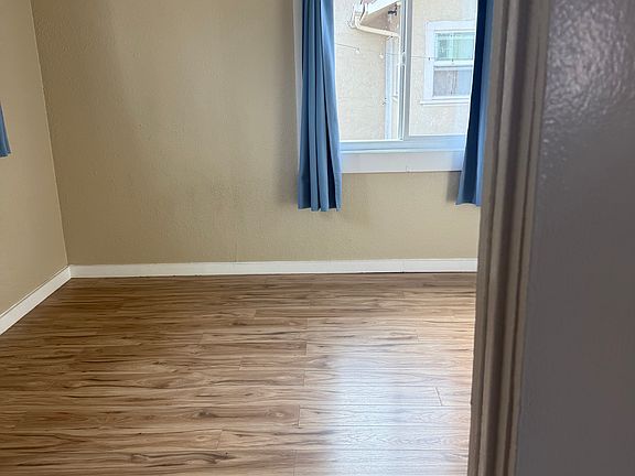 5th image of 431 1/2 E Ave