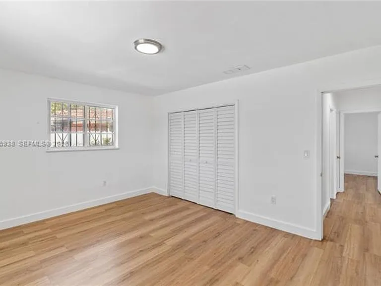 361 E 39th St #1 — Photo 10