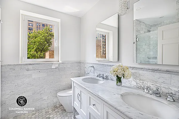 Rented by Coldwell Banker Warburg | media 12