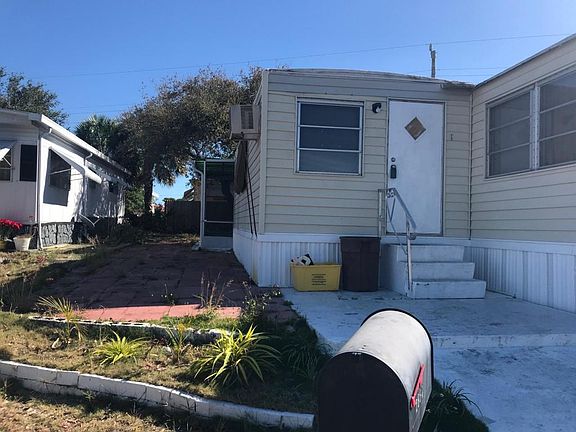 2nd image of 2884 Plumosa Ln