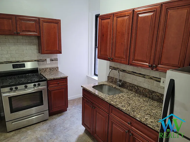 2463 Valentine Ave #E4 — Photo 3