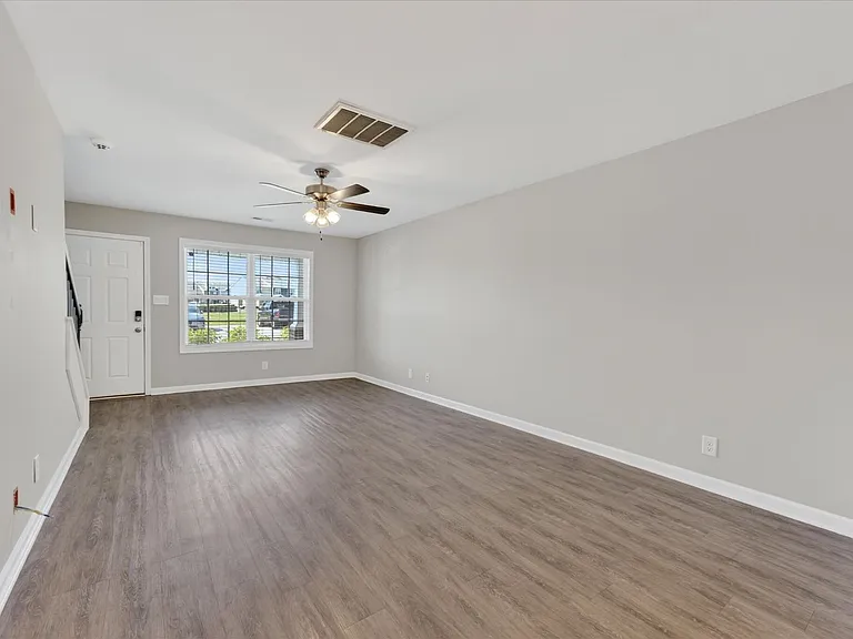 645 Stowe Ct #L — Photo 7