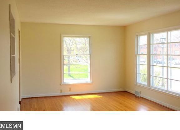 3rd image of 900 Saint Paul Ave