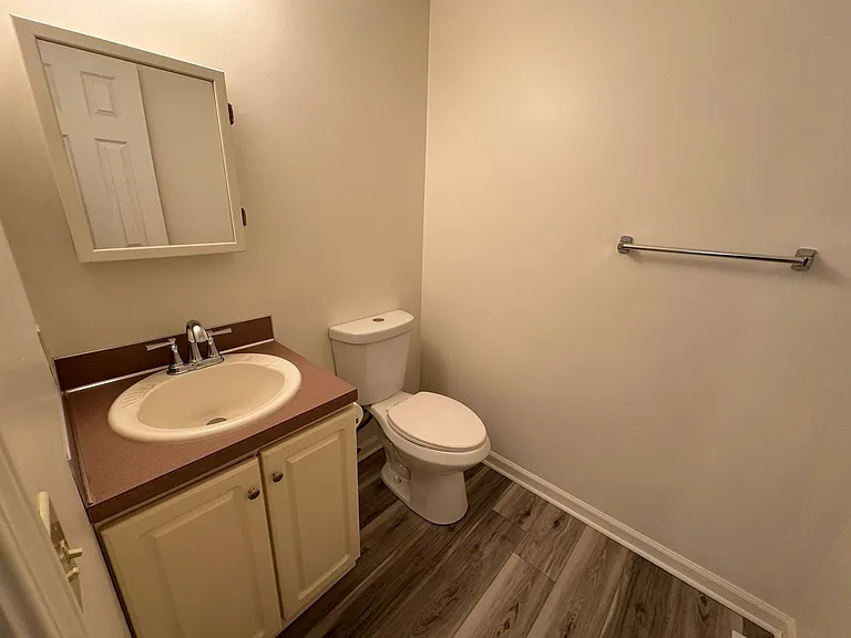 323 Gillespie Ave — Photo 10