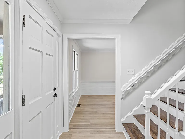 623 Elmwood Ct — Photo 11