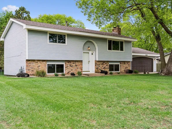 7360 Pinetree Ln NE, Fridley, MN 55432
