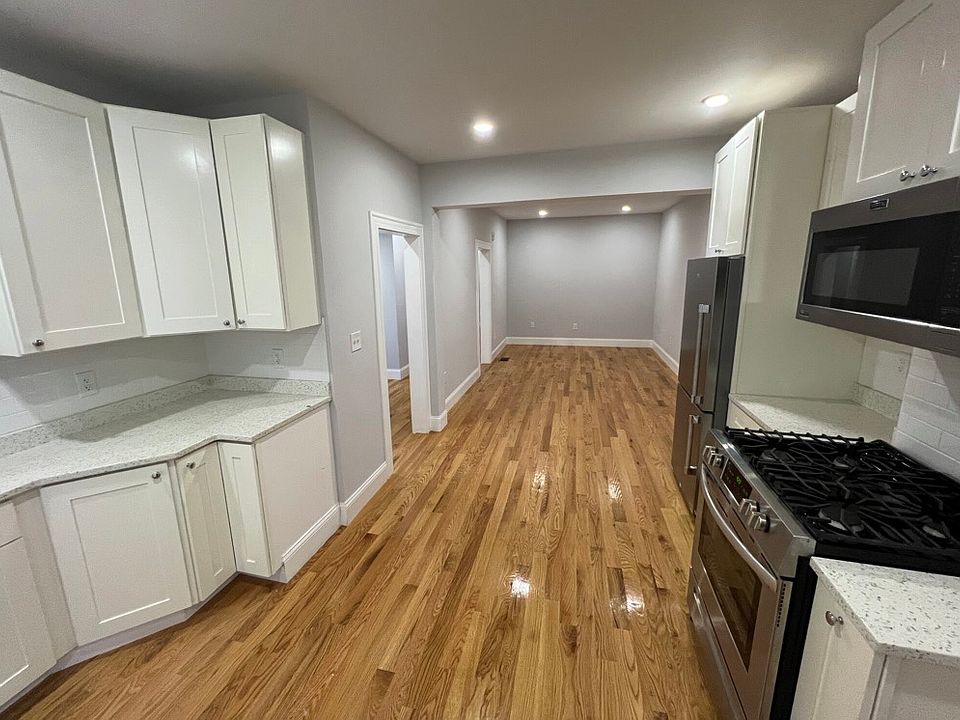 1st image of 141 Oxford St APT 2
