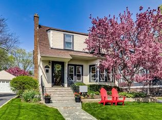 426 Meadow Ln, Libertyville, IL