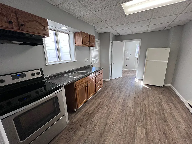 406 E Washington St — Photo 2
