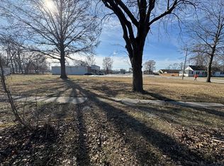 823 N Elm St, Centralia, IL 62801