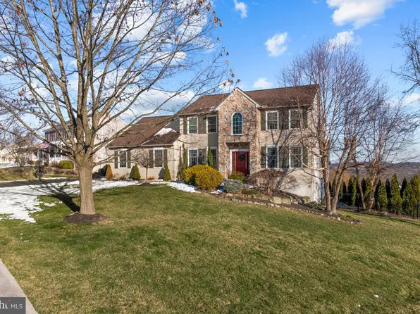 100 W Morlatton Rd, Douglassville, PA 19518