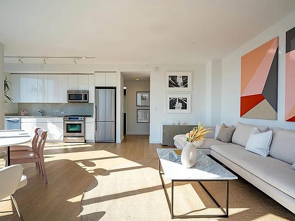 4th image of 160 Madison Ave APT 24C