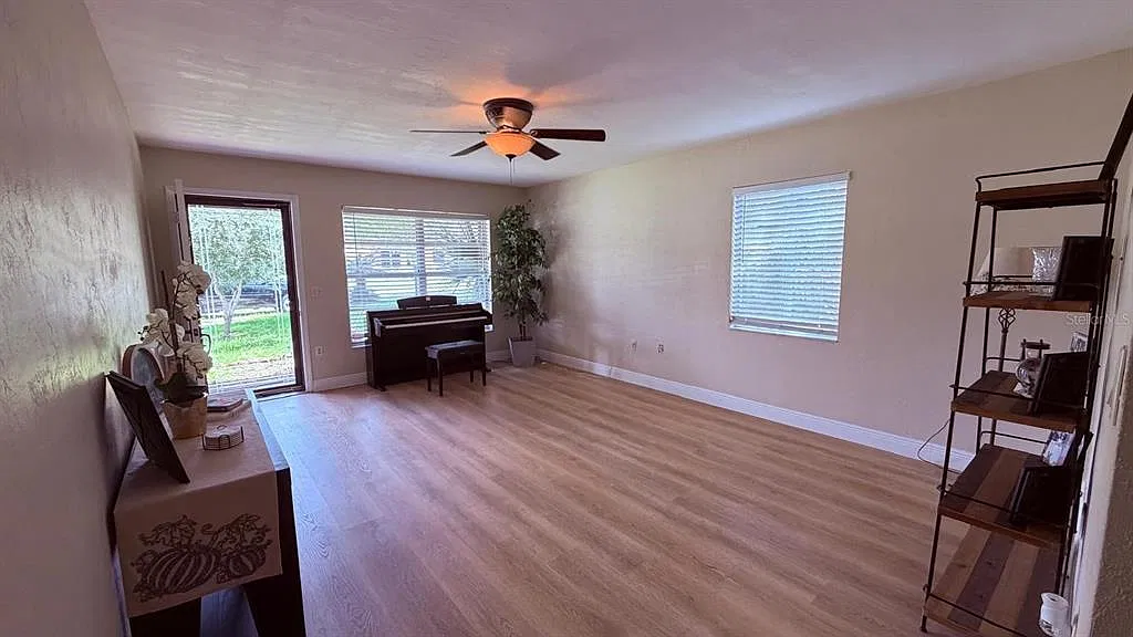 2 bed, 2.0 bath, 1434 sqft, $1,650 — Photo 2