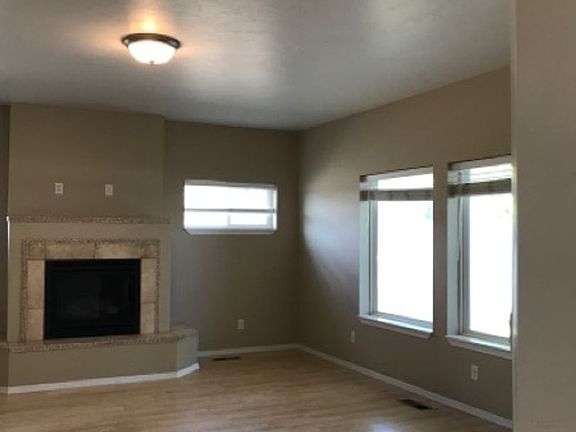 4th image of 321 Aspenwood Dr
