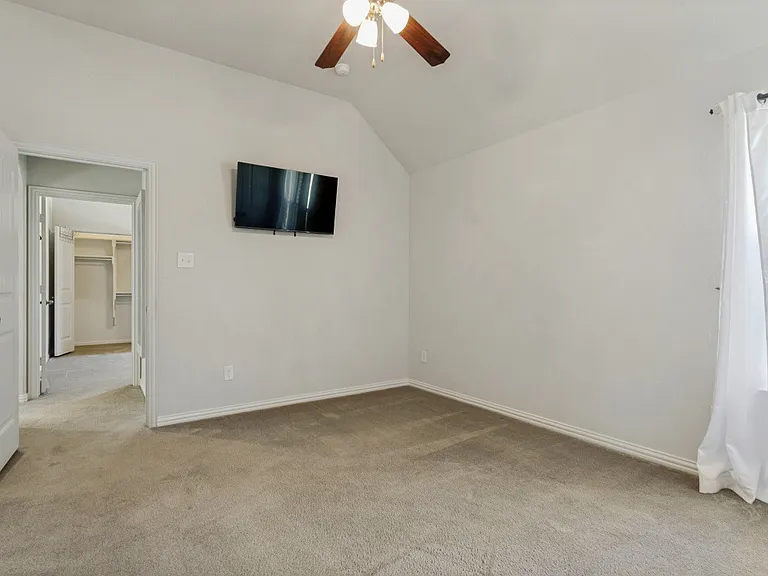 531 Catherine Ln — Photo 18