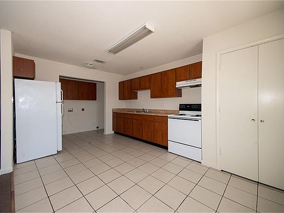 5th image of 154 S Bend Ct #B