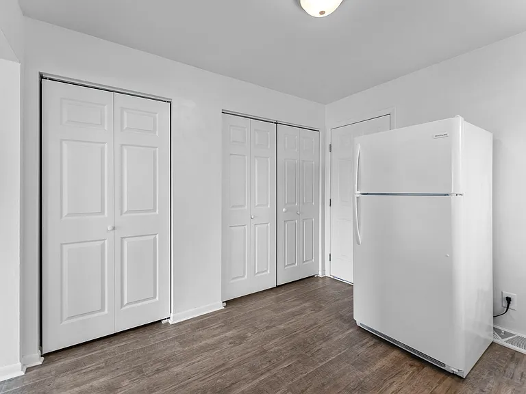 202 S Kenmore Rd #202 — Photo 5