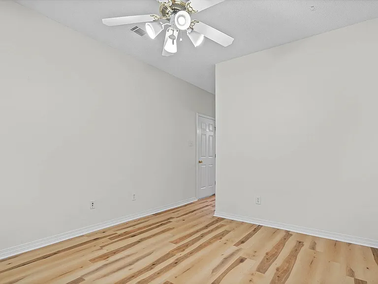 732 Willow Bridge Dr W — Photo 9