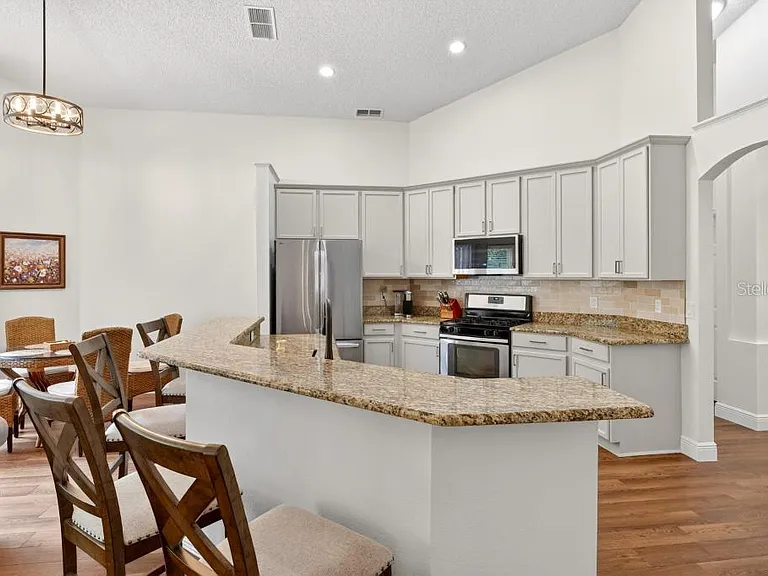 5477 Glen Oak Pl — Photo 2