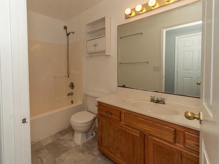 824 Neeb Rd — Photo 5