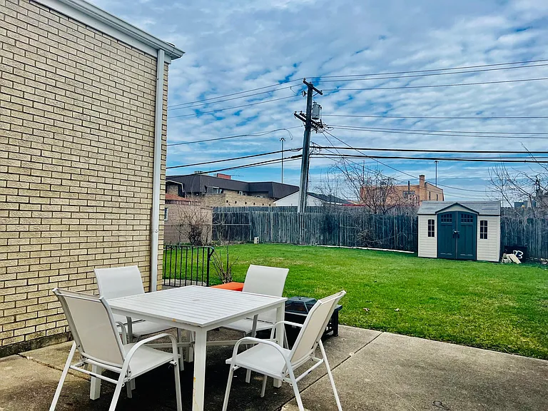 273 W Kimbell Ave — Photo 2