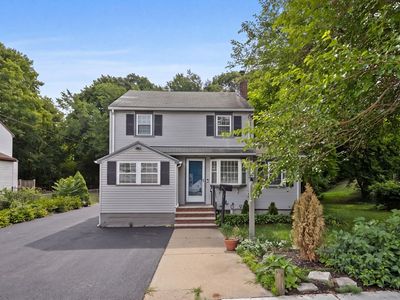 1 Gwinnett St, Hyde Park, MA, 02136