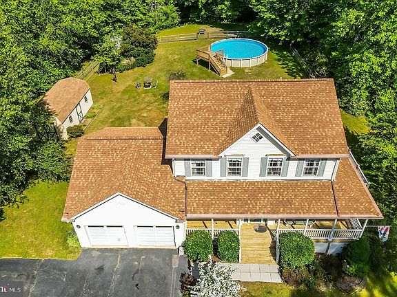 5th image of 105 Aspen Woods Dr