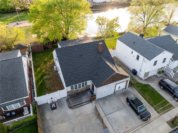 563 Oxford Road, Cedarhurst, NY 11516