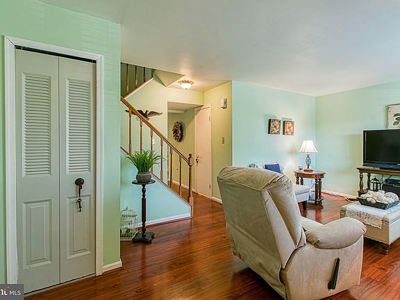 5th image of 8673 Carlton Dr