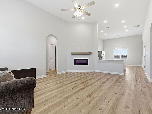 2nd image of 9115 Lakeside Cir S