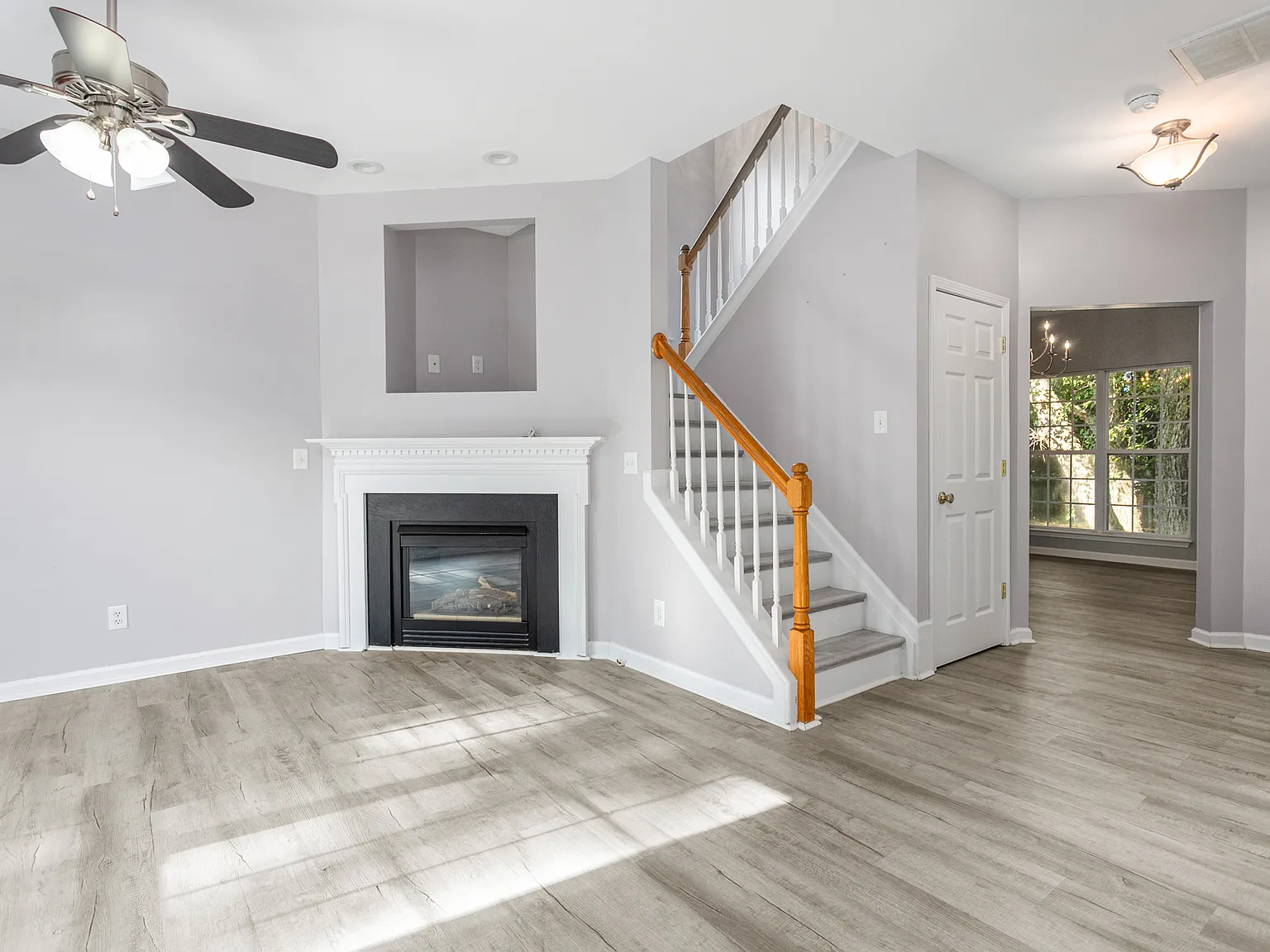 3 bed, 2.5 bath, 1944 sqft, $2,300 — Photo 3